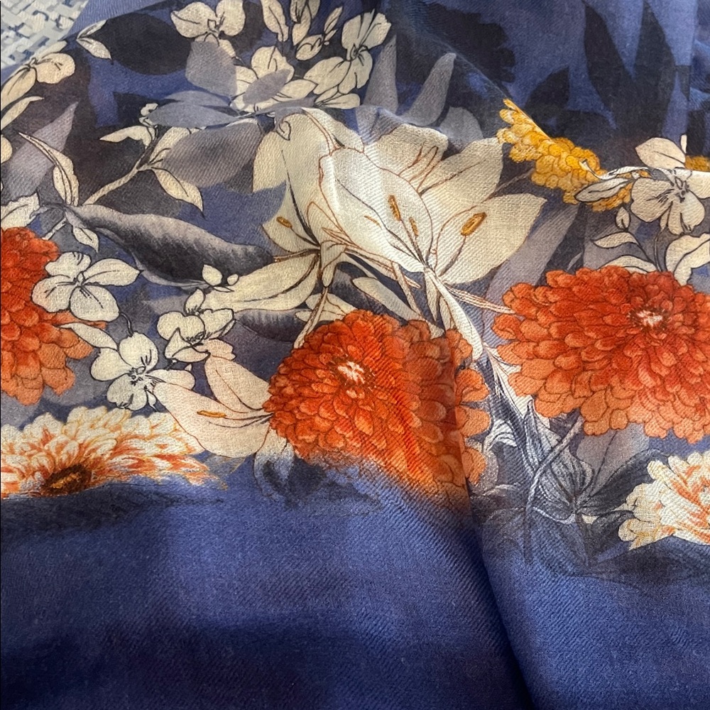 Lori Piano scarf Floral Patterned Scarf in Blue and Orange